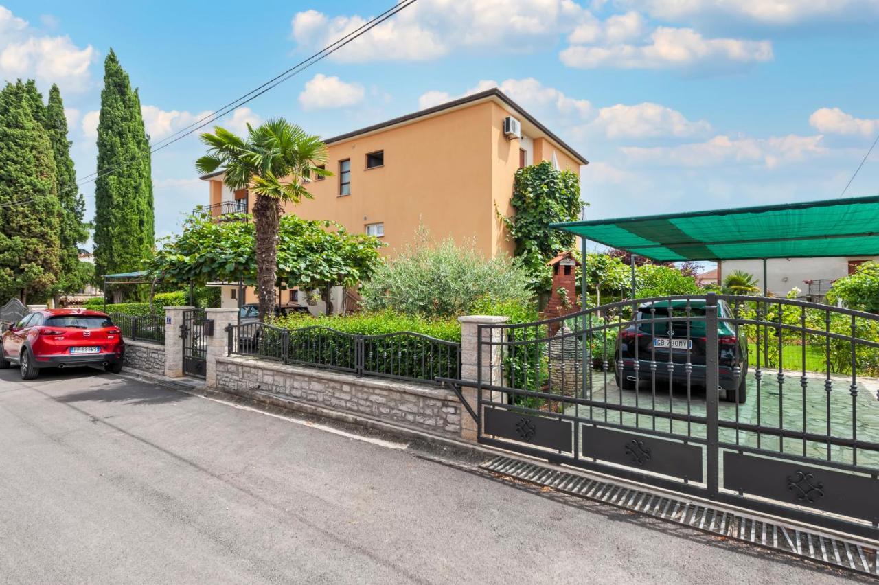 Apartment Casa Banko ロヴィニ エクステリア 写真